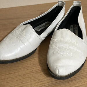 Vintage LJ Simone White loafers flats size 6.5